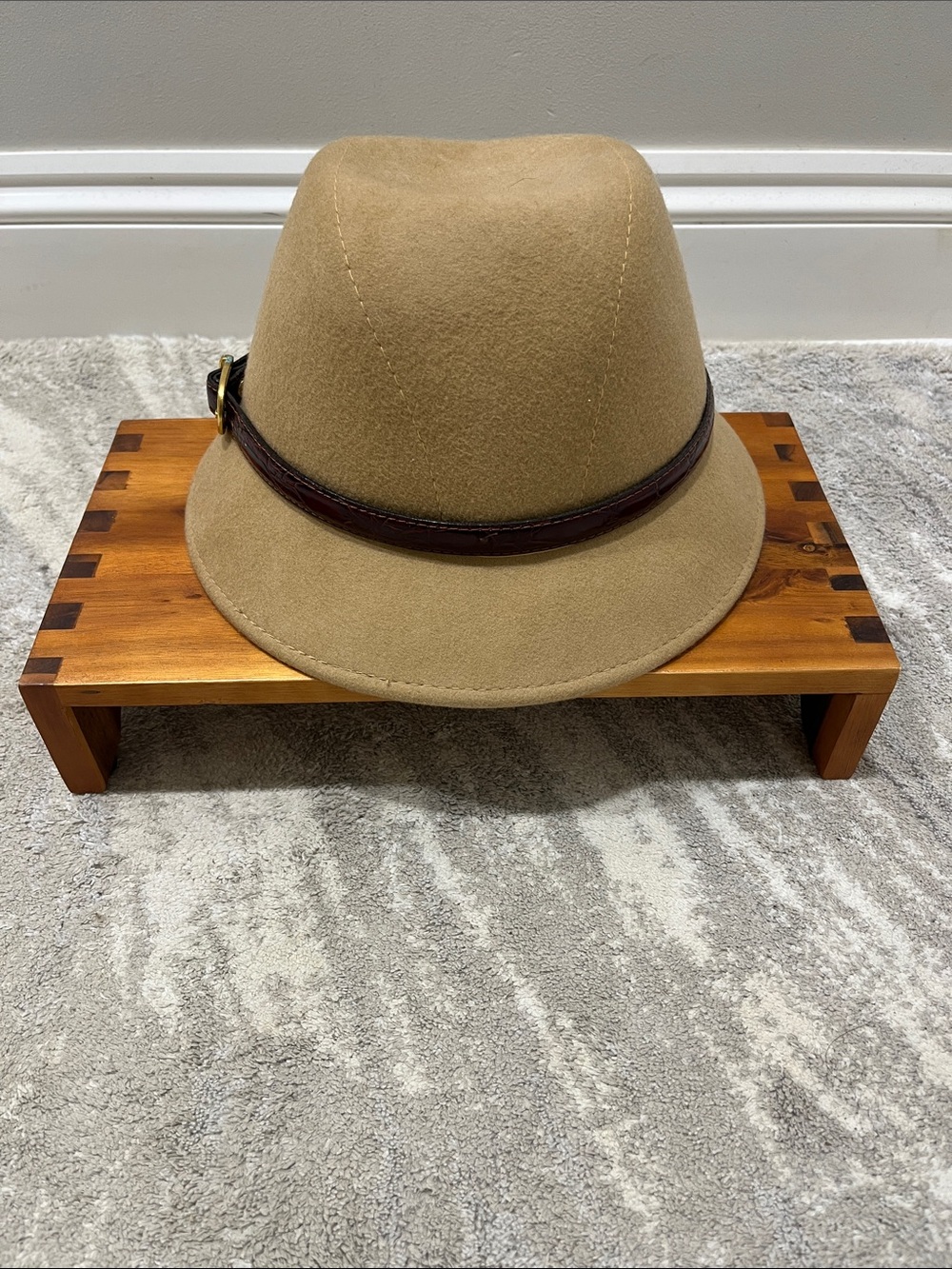 Scale Collezione wool hat. Size M